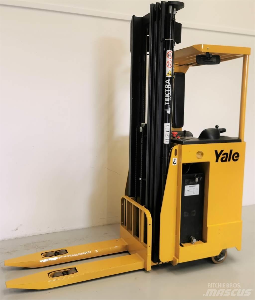 Yale MS15S Самохідні електроштабелери