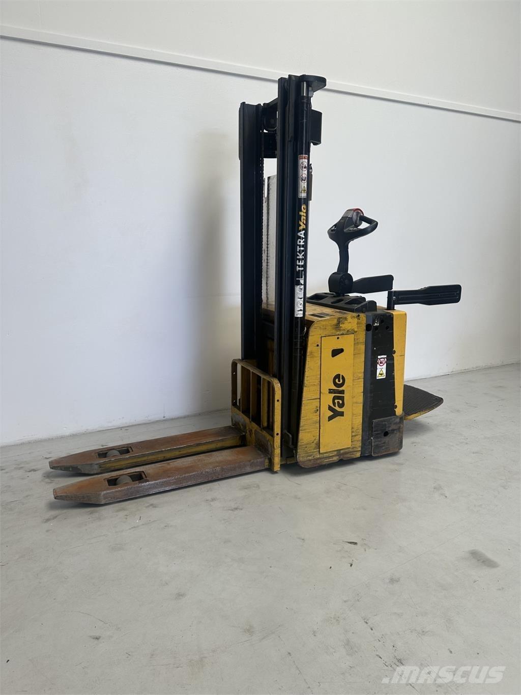 Yale MS15XIL Самохідні електроштабелери