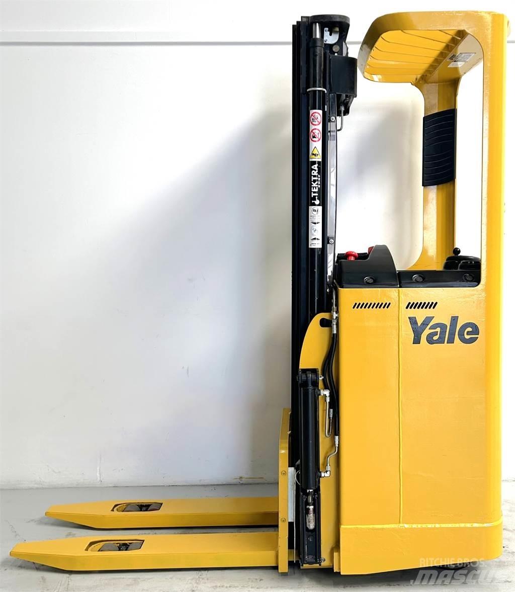 Yale SMS12S Самохідні електроштабелери