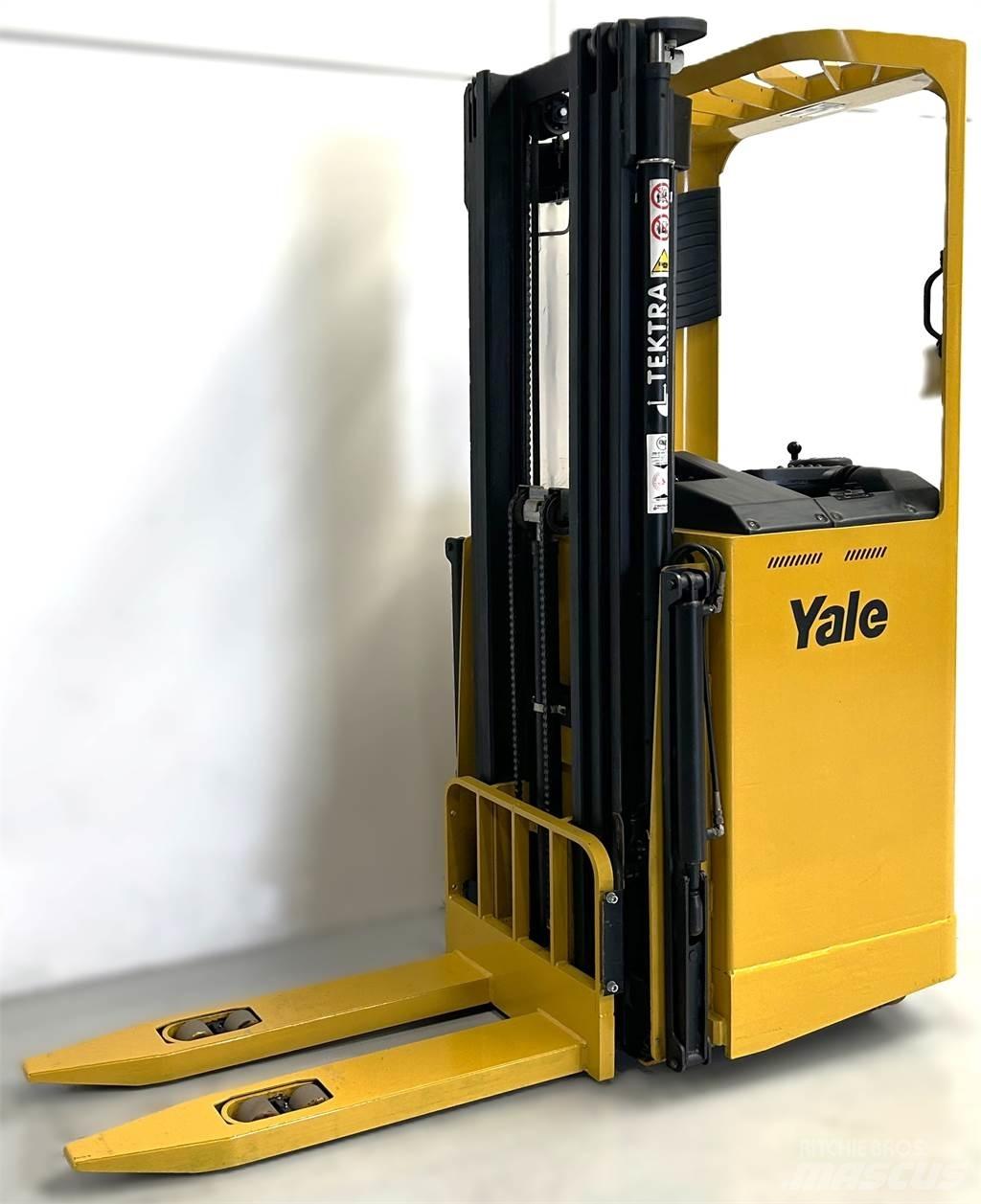 Yale SMS12S Самохідні електроштабелери