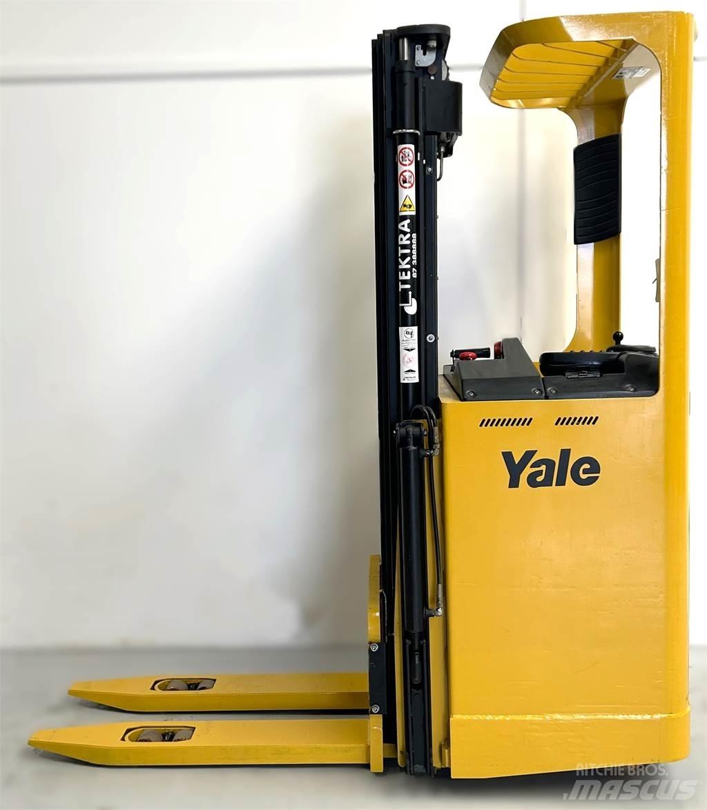 Yale SMS12S Самохідні електроштабелери