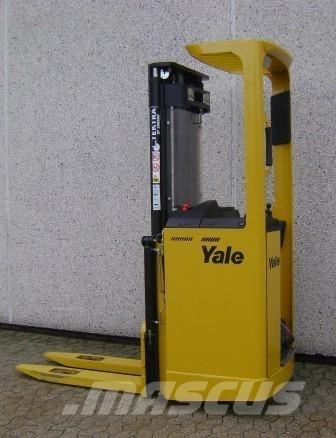 Yale SMS12S Самохідні електроштабелери