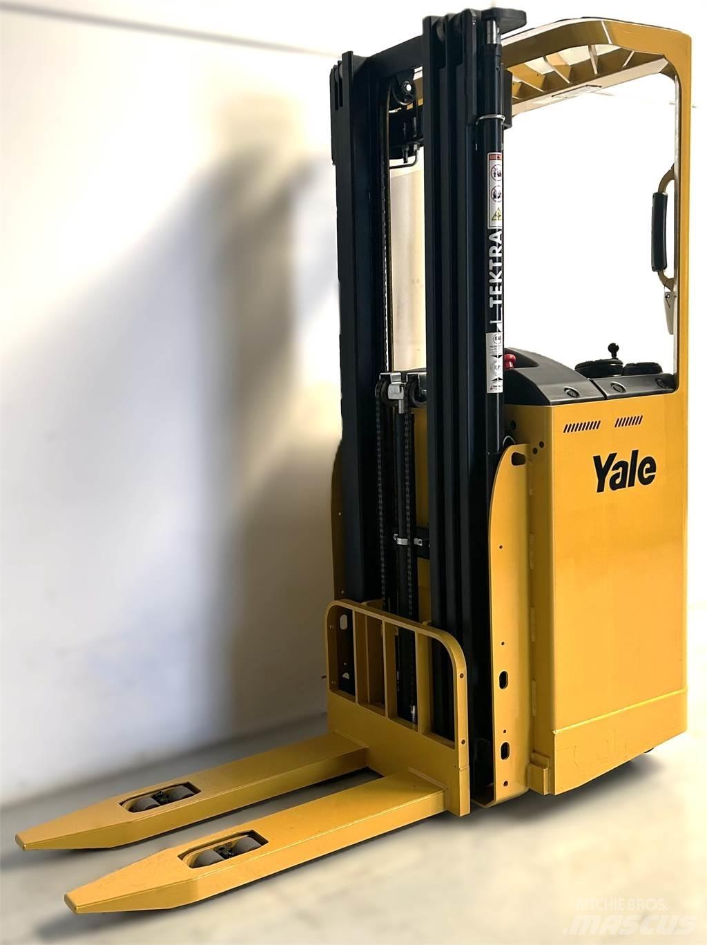 Yale SMS15S Самохідні електроштабелери