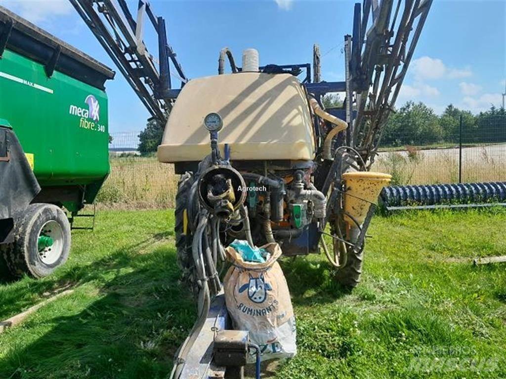 Caruelle CARUELLE Причіпні обприскувачі