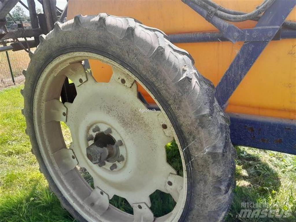 Caruelle CARUELLE Причіпні обприскувачі