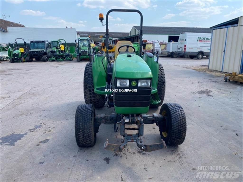 John Deere 4710 Трактори
