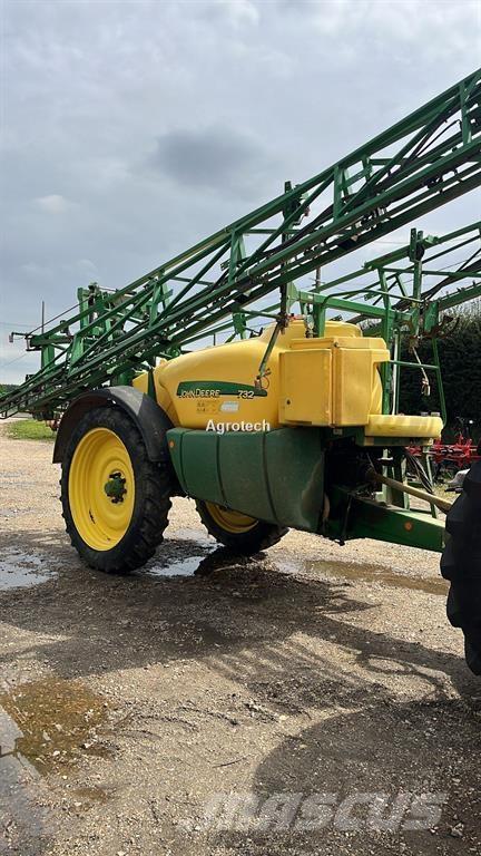 John Deere 732 Причіпні обприскувачі