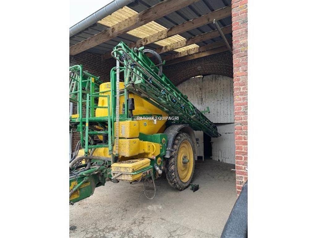 John Deere 832I Причіпні обприскувачі