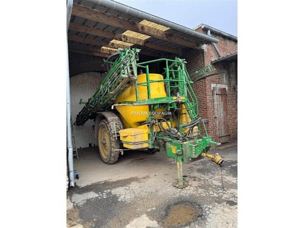 John Deere 832I Причіпні обприскувачі