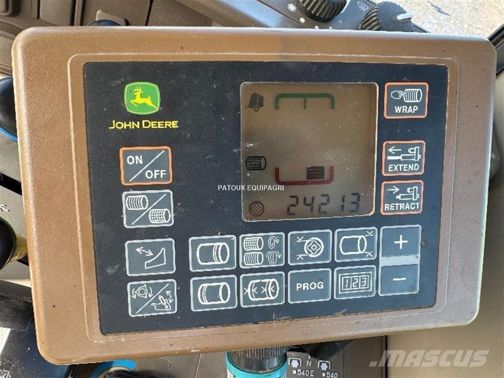 John Deere 864 Рулонні прес-підбирачі