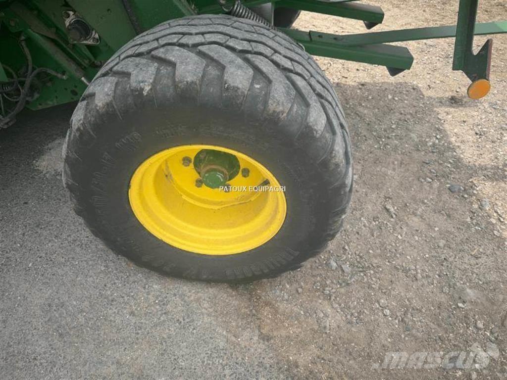 John Deere 864 Рулонні прес-підбирачі