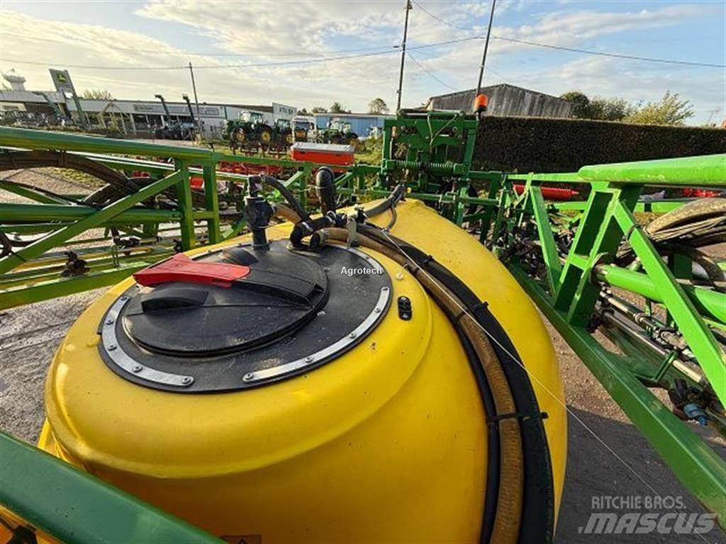 John Deere M740 Причіпні обприскувачі