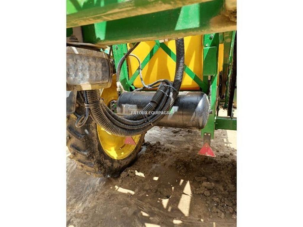 John Deere M740i Причіпні обприскувачі
