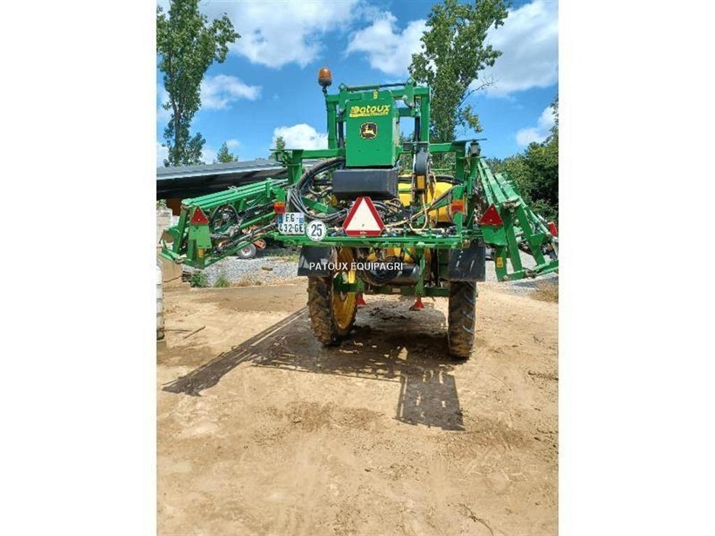 John Deere M740i Причіпні обприскувачі