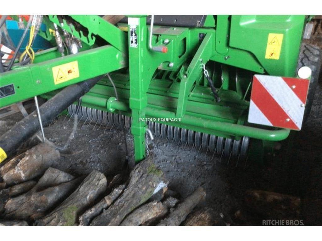 John Deere V461M Рулонні прес-підбирачі