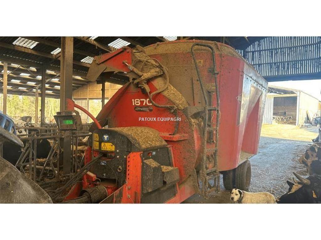 Kuhn 1870 Завантажувачі змішувальних машин