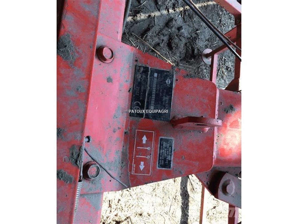 Kuhn GF5801 Граблі і сінозворушувачі