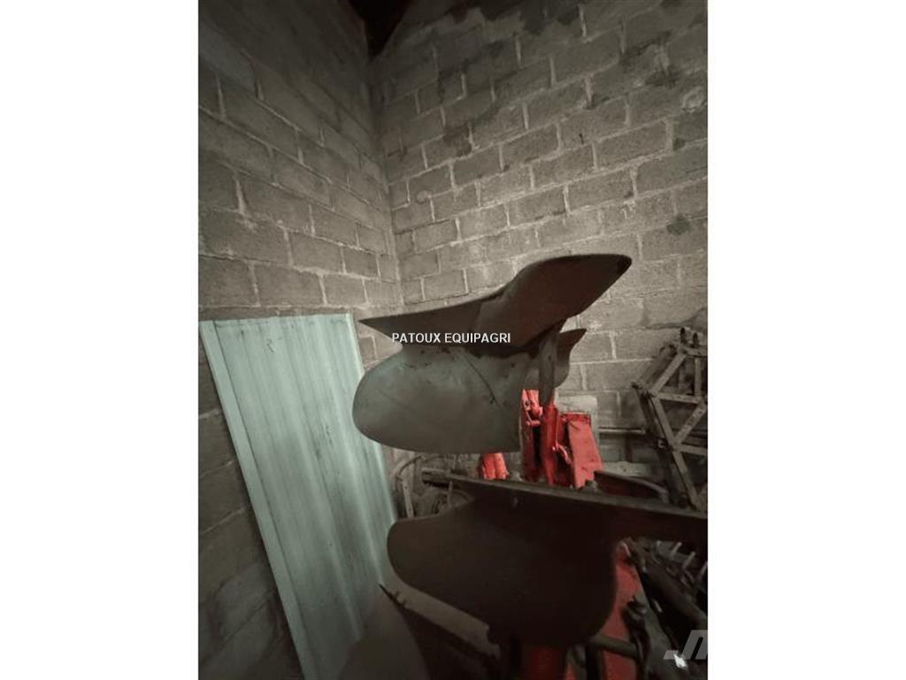 Kuhn MASTER 100 Звичайні плуги