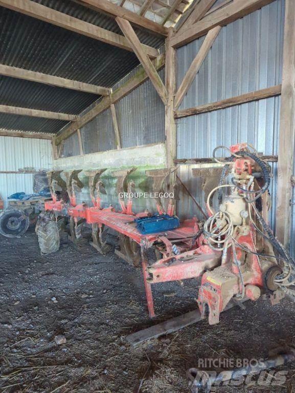 Kuhn VM 180 Звичайні плуги