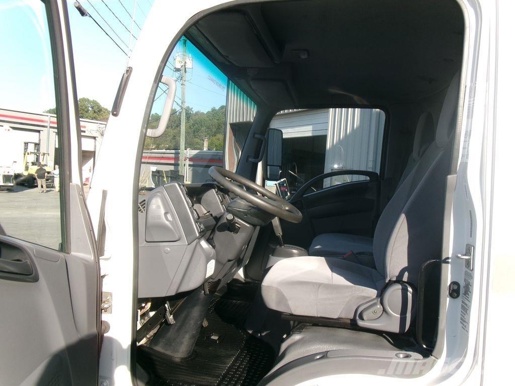 Isuzu NPR Фургони