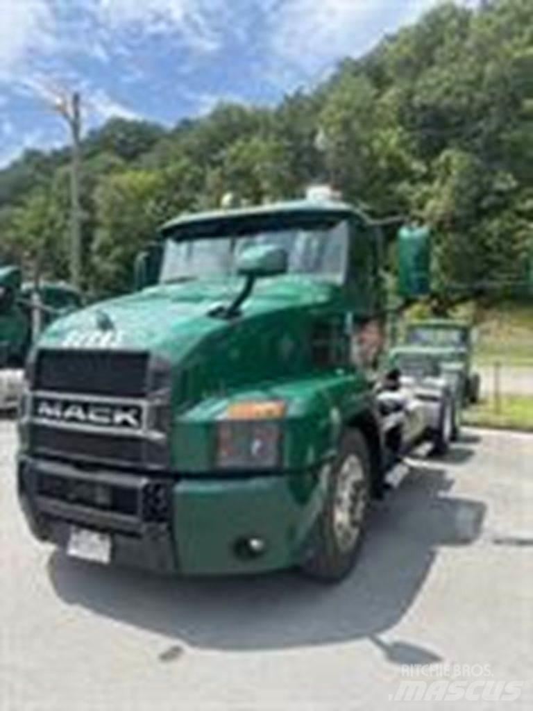 Mack AN64T Тягачі