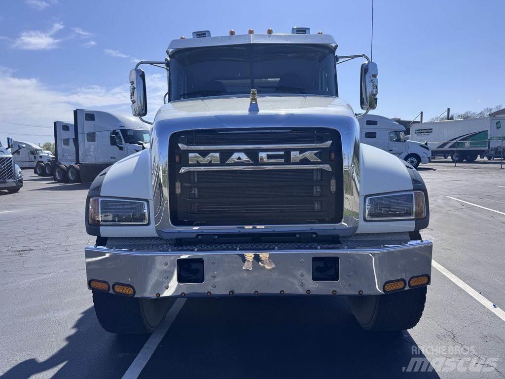 Mack GR64F Самоскиди