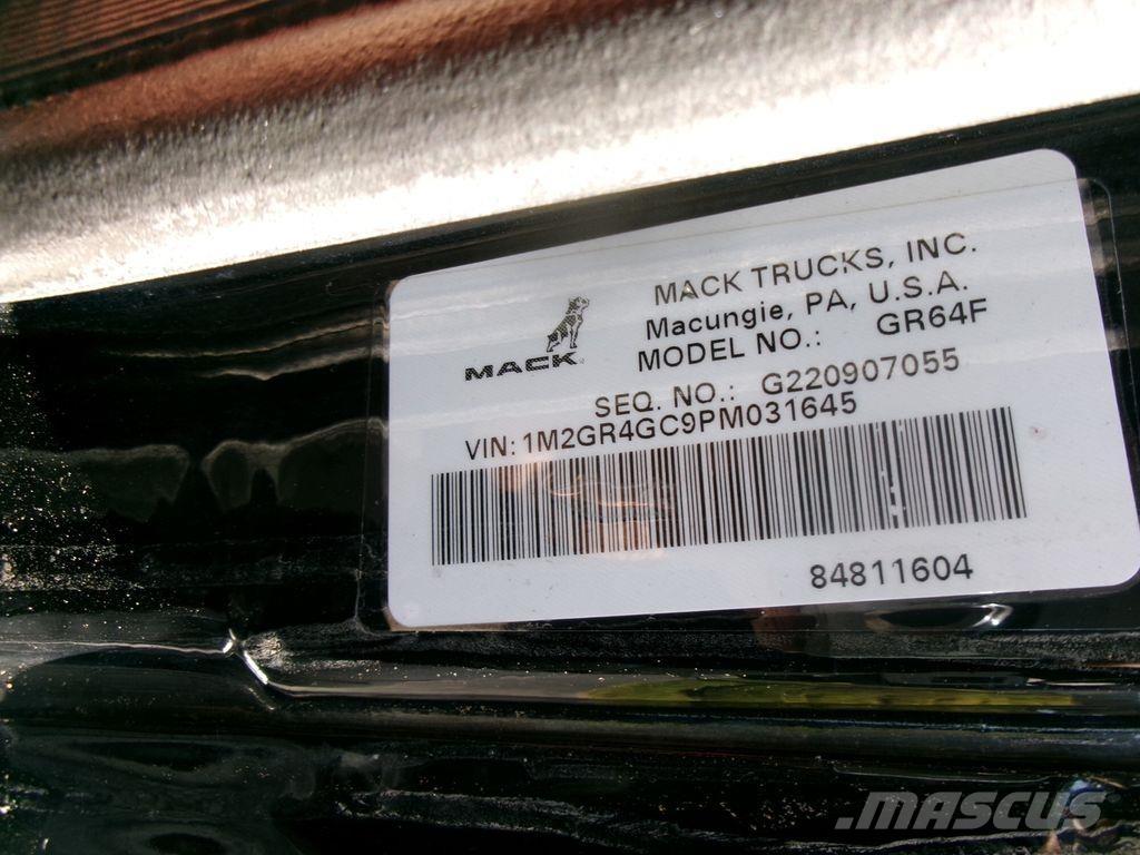 Mack GR64F Самоскиди