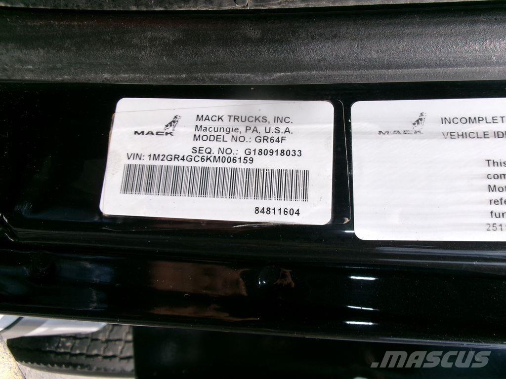 Mack GR64F Самоскиди