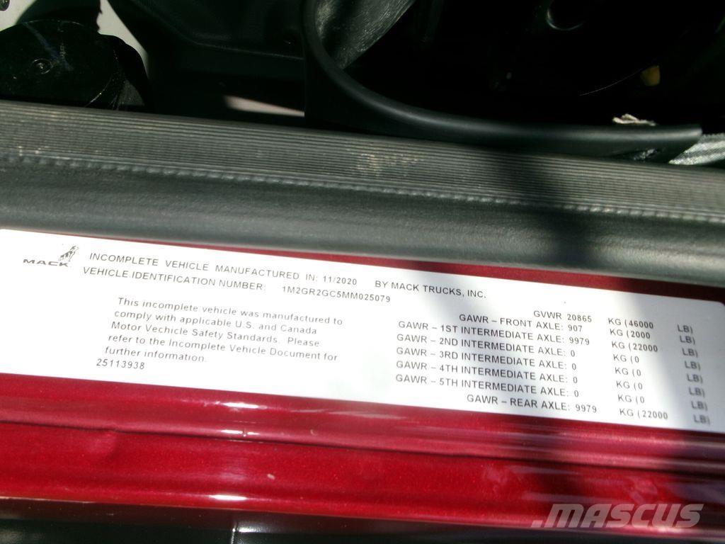 Mack GR64F Самоскиди