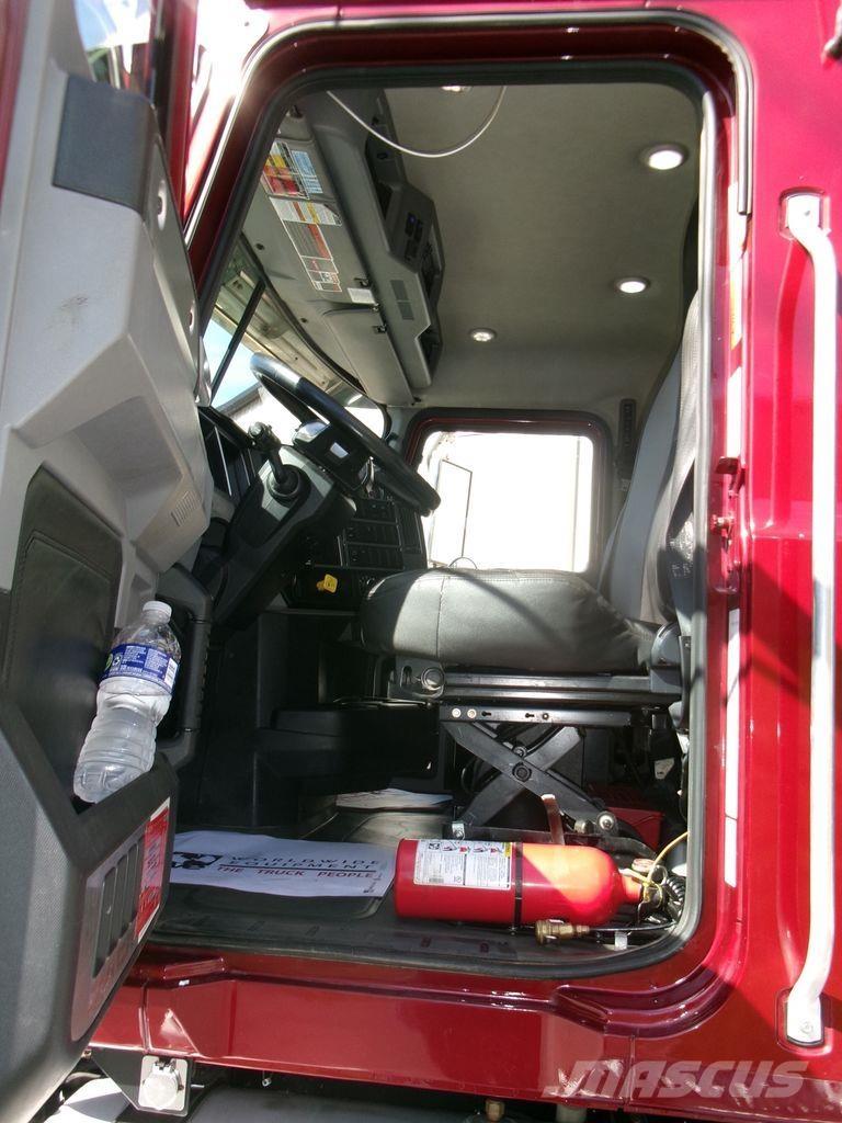 Mack GR64F Самоскиди