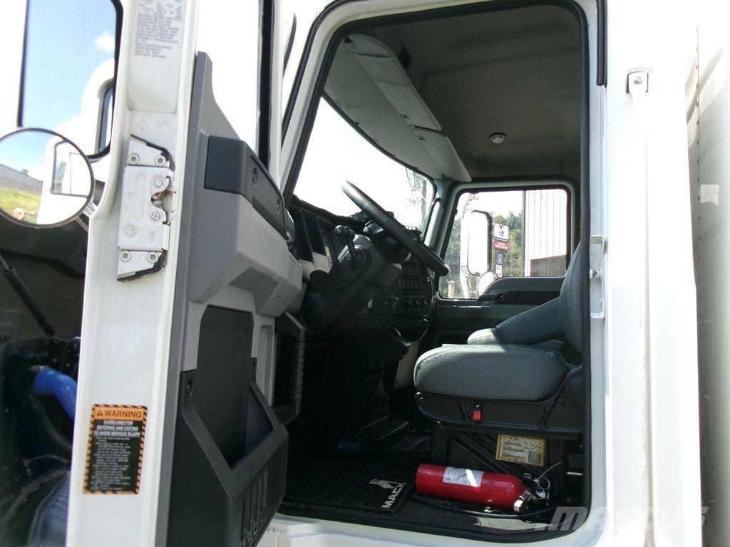 Mack MD6 Фургони