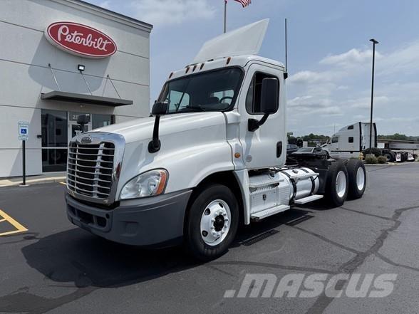 Freightliner CASCADIA 113 Тягачі