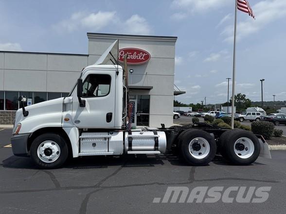 Freightliner CASCADIA 113 Тягачі
