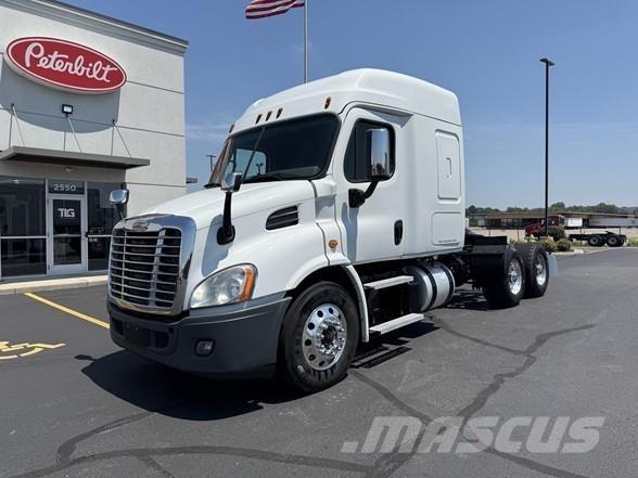 Freightliner CASCADIA 116 Тягачі