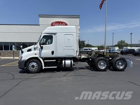 Freightliner CASCADIA 116 Тягачі