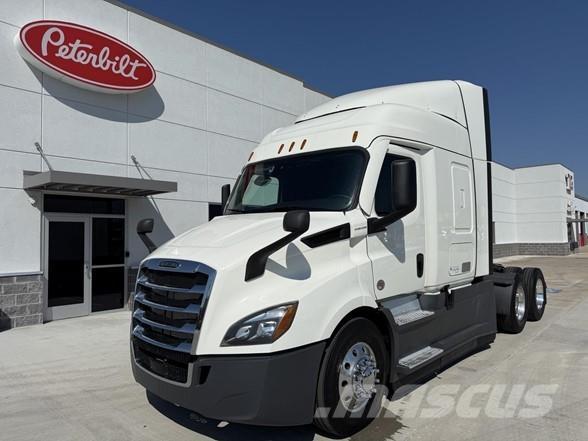 Freightliner CASCADIA 116 Тягачі