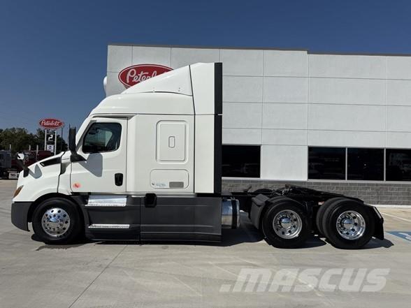 Freightliner CASCADIA 116 Тягачі