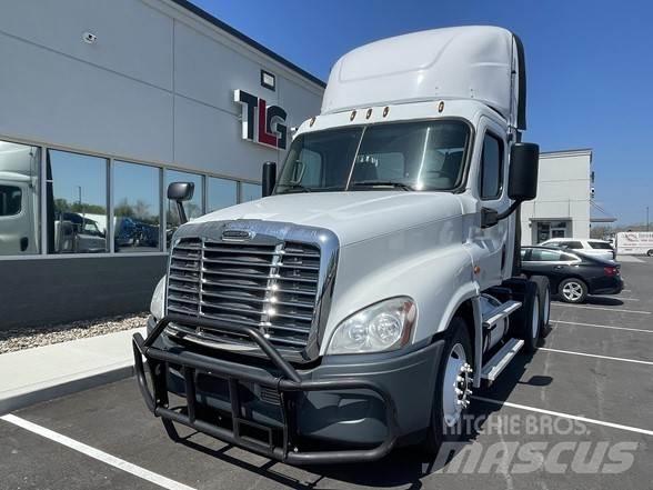 Freightliner CASCADIA 126 Тягачі