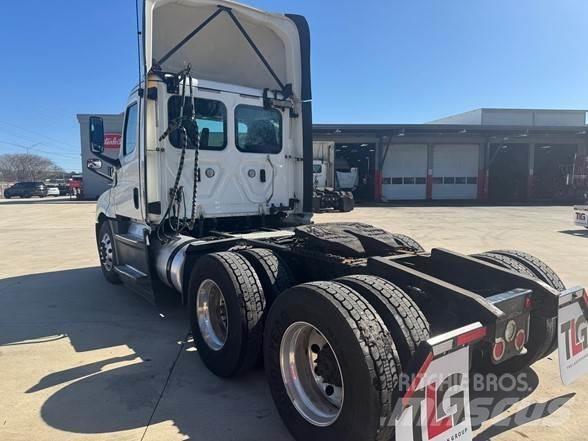 Freightliner CASCADIA 126 Тягачі