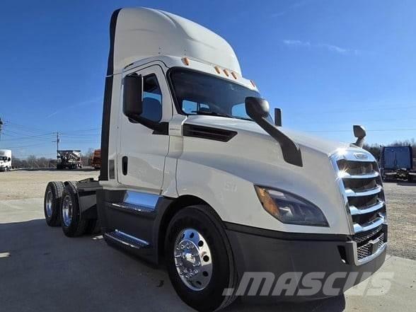 Freightliner CASCADIA 126 Тягачі