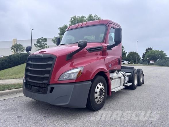 Freightliner CASCADIA 126 Тягачі