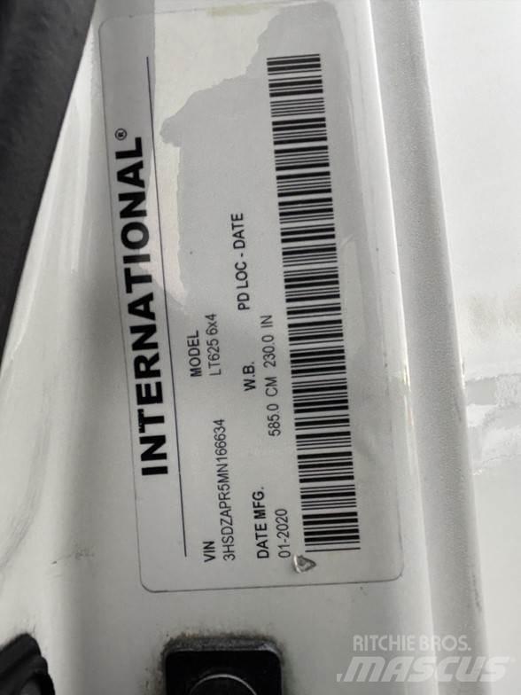 International LT Тягачі