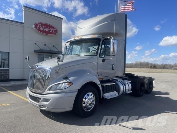 International PROSTAR Тягачі