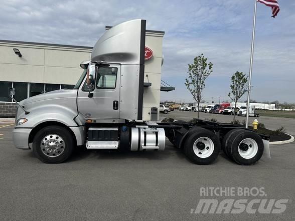 International PROSTAR Тягачі