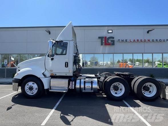 International PROSTAR Тягачі