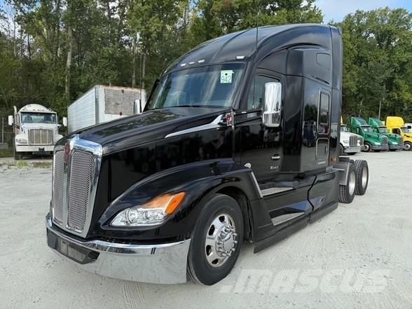 Kenworth T680 Тягачі