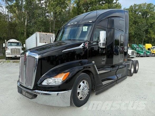 Kenworth T680 Тягачі