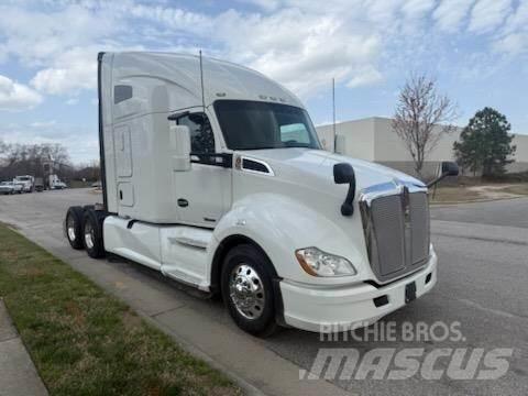 Kenworth T680 Тягачі