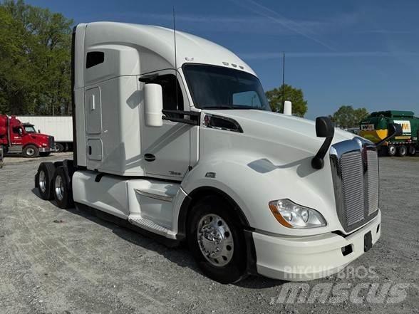 Kenworth T680 Тягачі