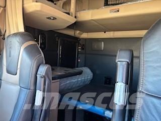 Kenworth T680 Тягачі